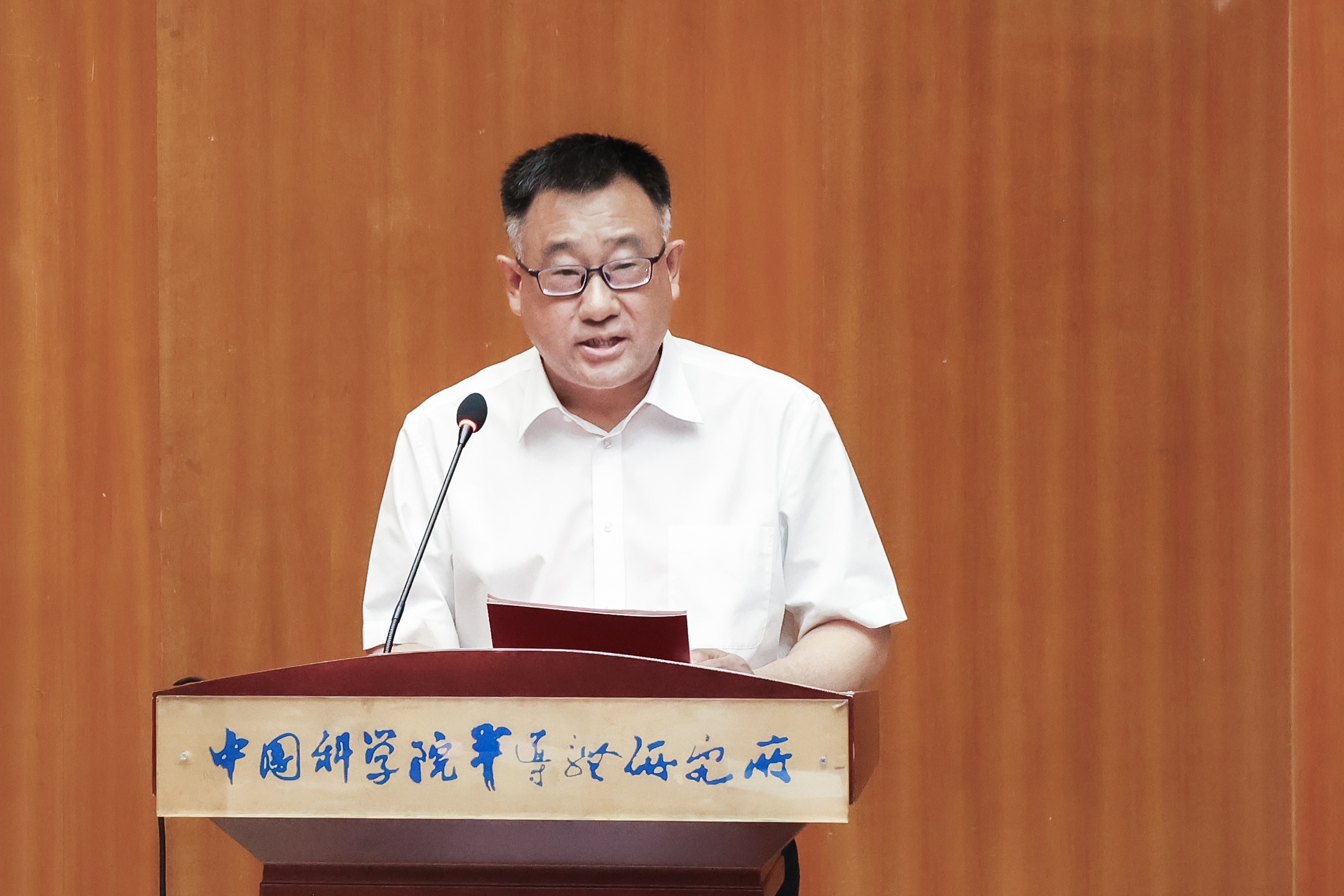 毕业典礼冯书记(1).jpg